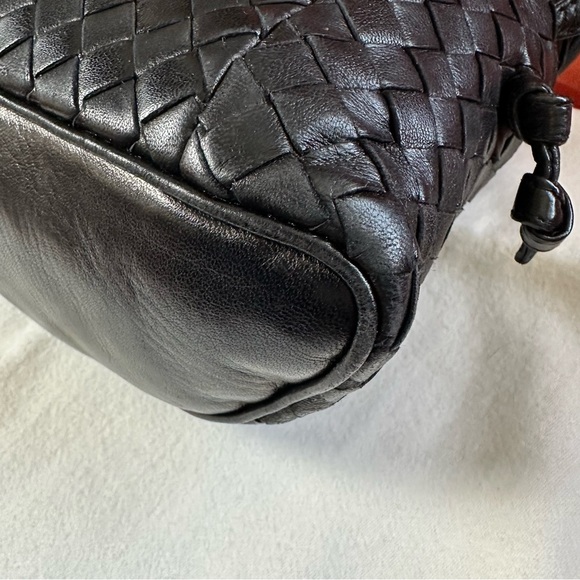 Vintage Bottega Veneta Black Leather Shoulder Crossbody with Woven Design - Picture 10 of 16